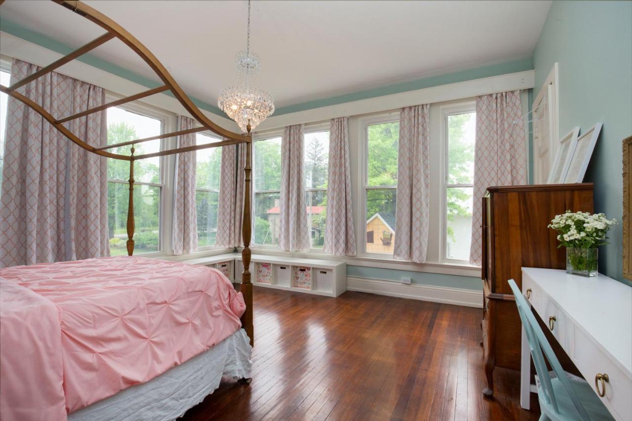 Holiday home Historic Peterson Mansion - Savor Life And Rest With Friends! Louisville